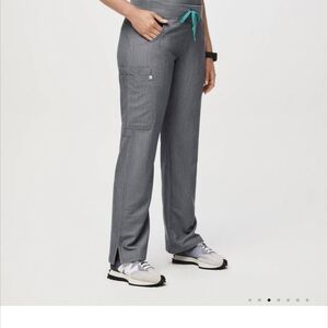 Figs woman's kade cargo scrub pants- Graphite